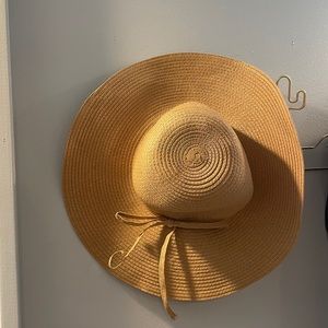 Floppy sun hat